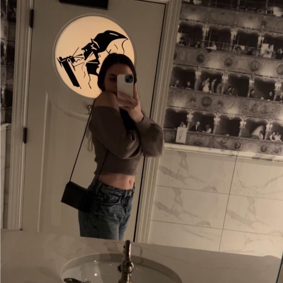 Meet your Posher, Gabriella - Picture 1 of 1